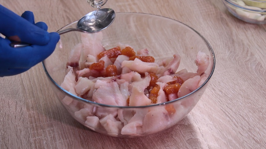 перемешать с уксусной кислотой