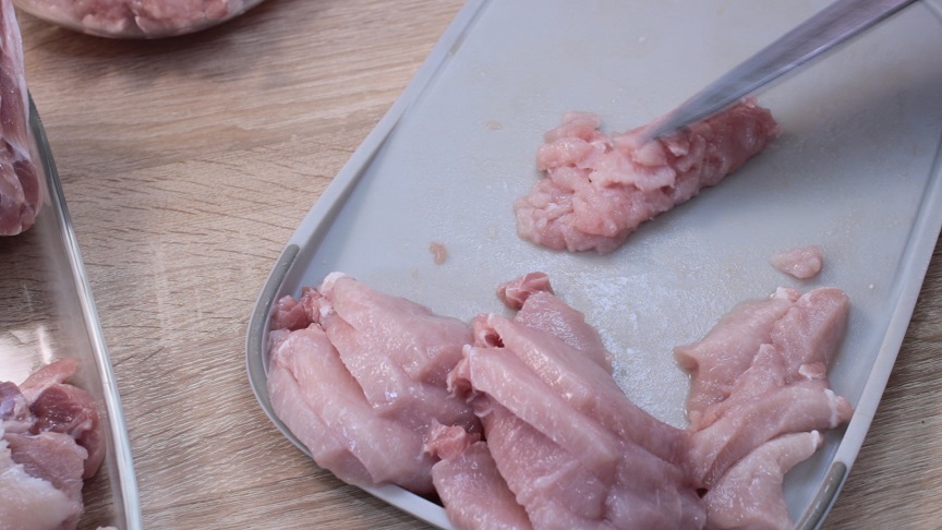 лук репчатый мелко нарезать 