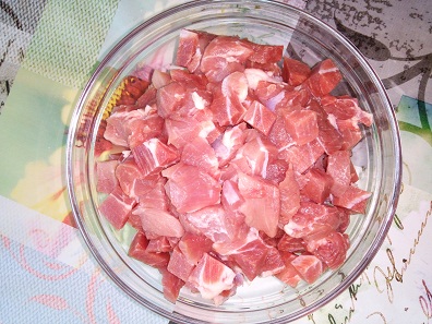 мясо нарезанное кубиками