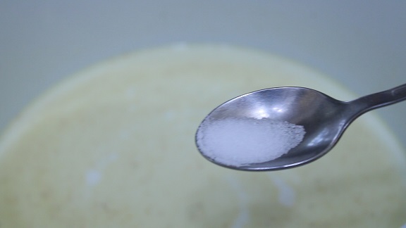 соль в ложке