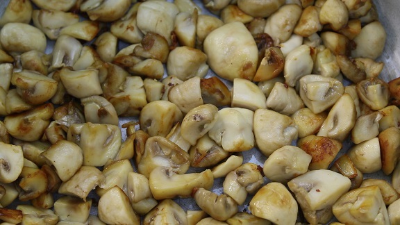 нарезанные кубиками кольца ананаса