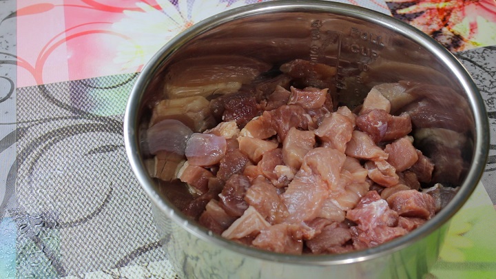 свинина нарезанная на кусочки