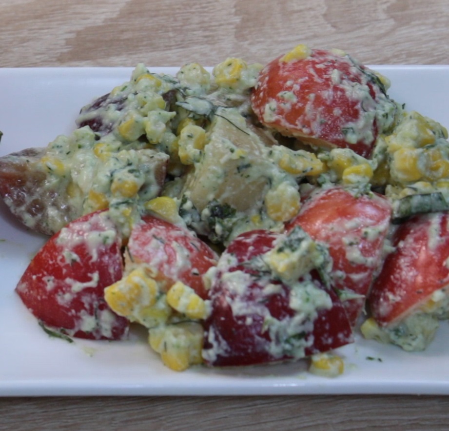 в миске уксус ссолью и сахаром
