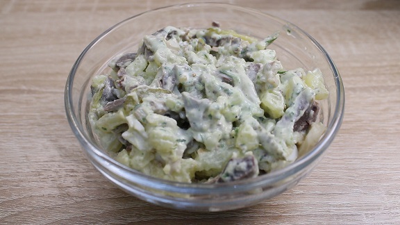 Цветущий куст клубники