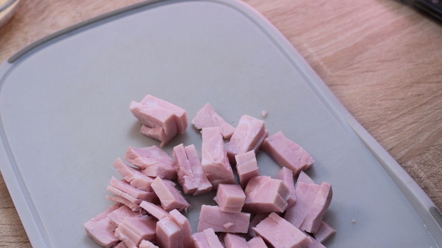 в миске уксус ссолью и сахаром
