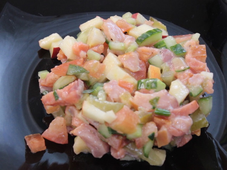 готовый салат из копчёной рыбы