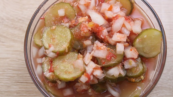 готовая закуска в стеклянной миске