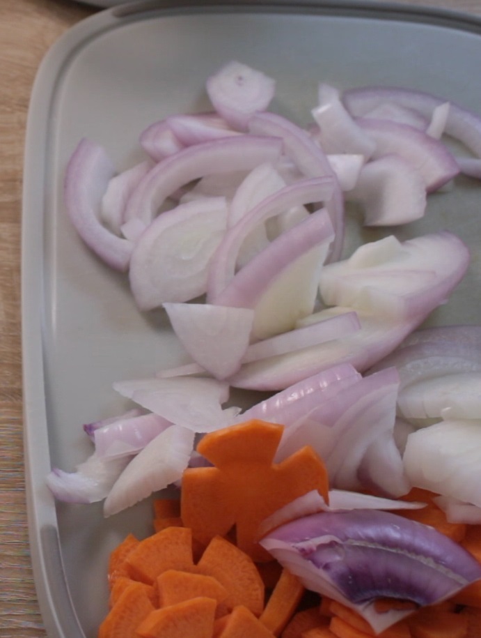 лук репчатый и морковь